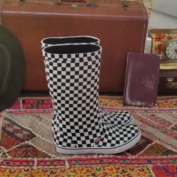 vans rainfall boots